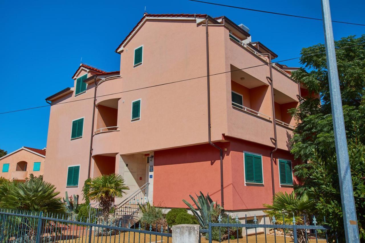 Pansion Hrga Hotell Vodice Exteriör bild