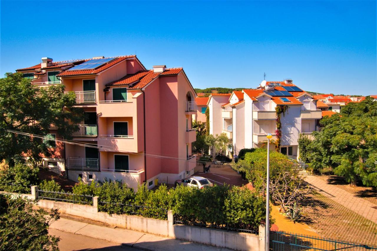 Pansion Hrga Hotell Vodice Exteriör bild