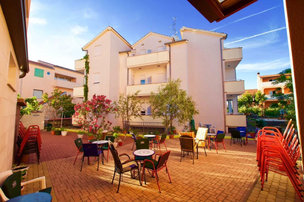 Pansion Hrga Hotell Vodice Exteriör bild