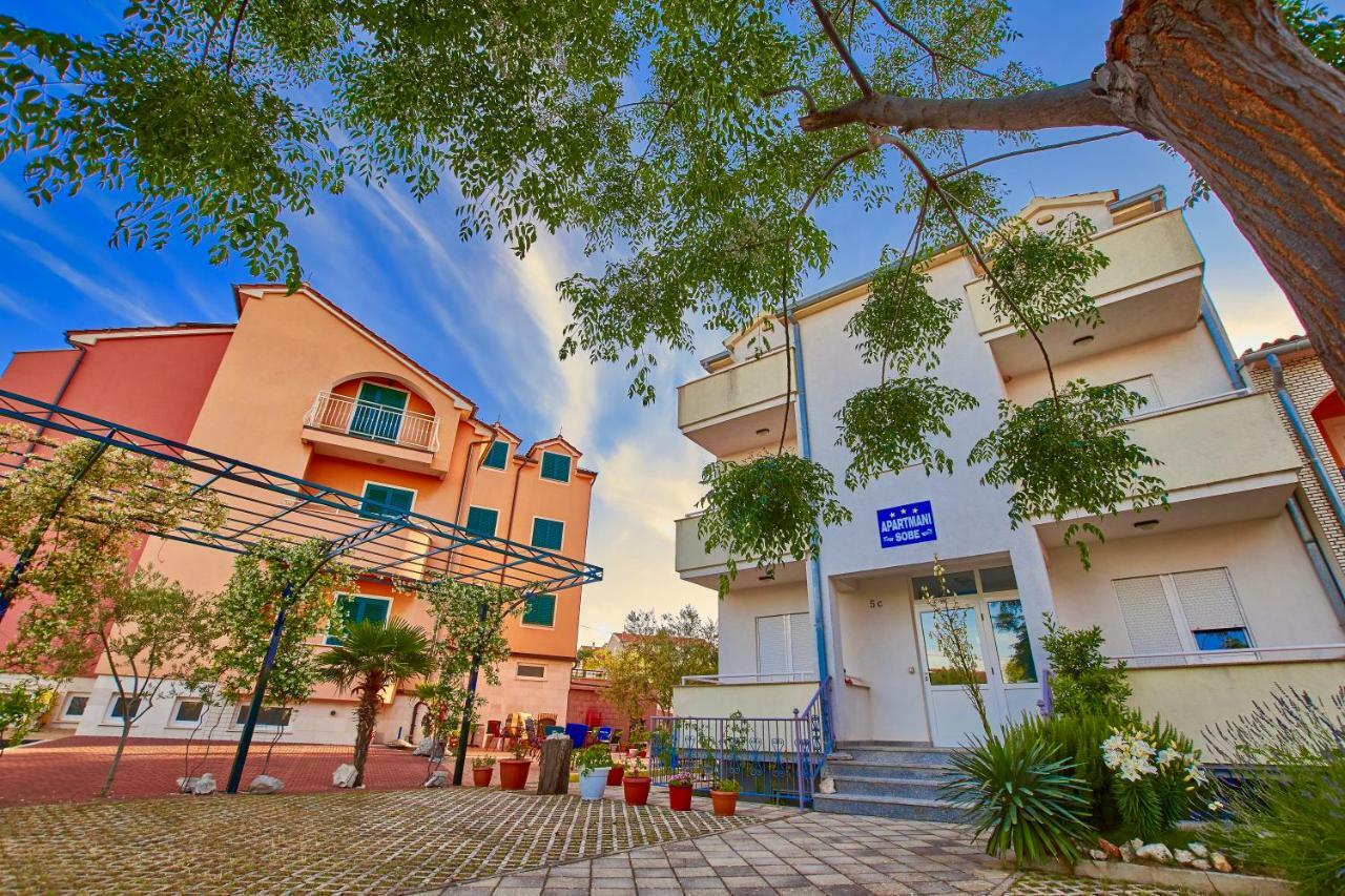 Pansion Hrga Hotell Vodice Exteriör bild