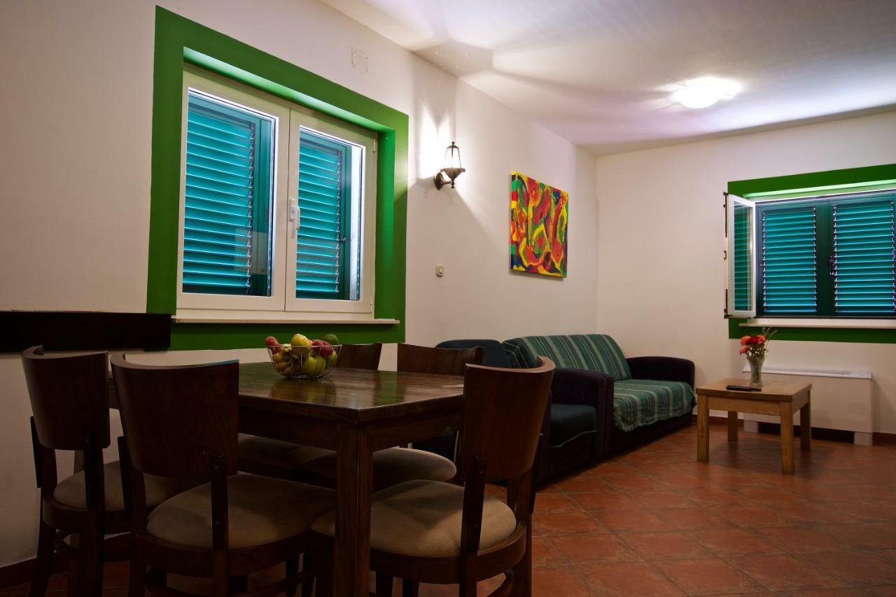 Pansion Hrga Hotell Vodice Exteriör bild