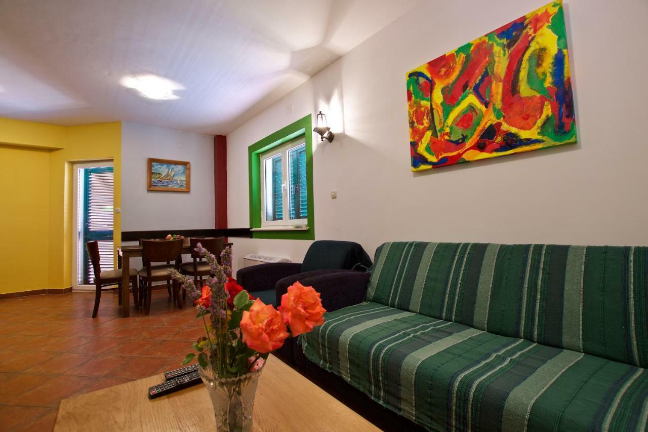 Pansion Hrga Hotell Vodice Exteriör bild