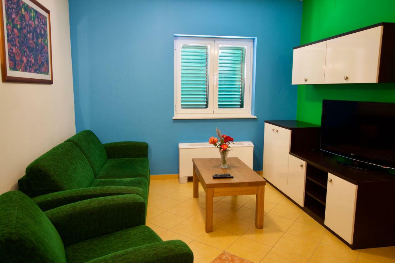Pansion Hrga Hotell Vodice Exteriör bild
