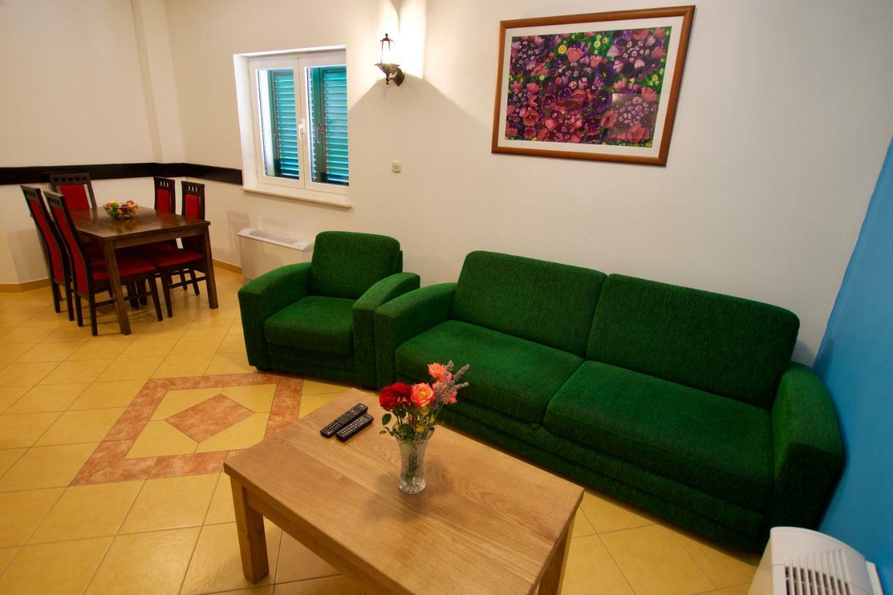 Pansion Hrga Hotell Vodice Exteriör bild