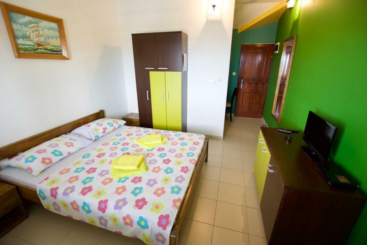 Pansion Hrga Hotell Vodice Exteriör bild