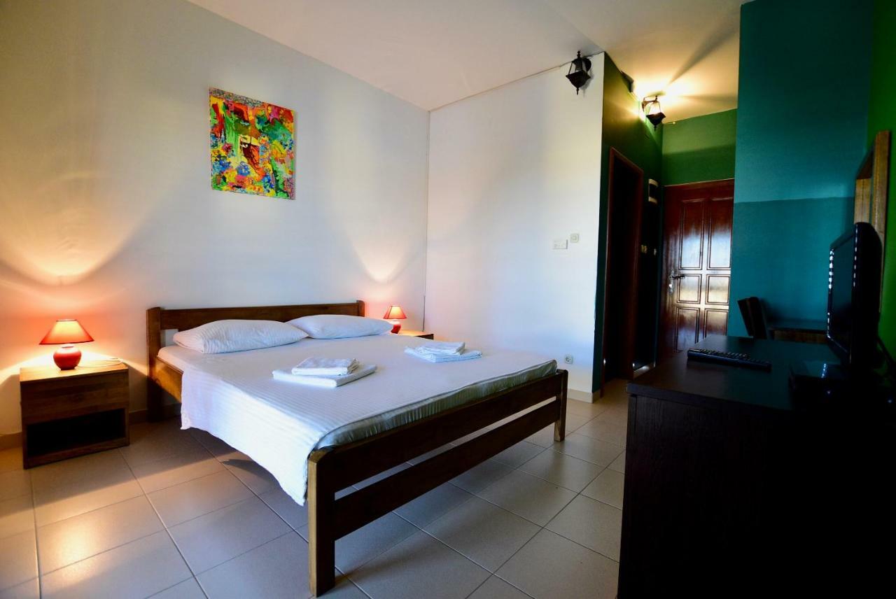Pansion Hrga Hotell Vodice Exteriör bild