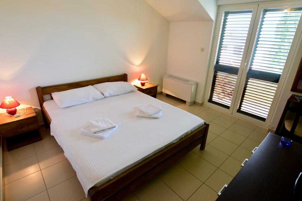 Pansion Hrga Hotell Vodice Exteriör bild