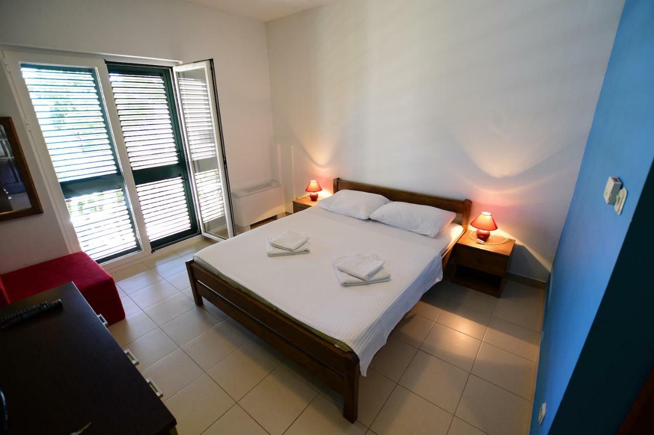 Pansion Hrga Hotell Vodice Exteriör bild