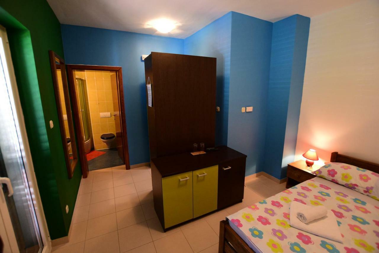 Pansion Hrga Hotell Vodice Exteriör bild